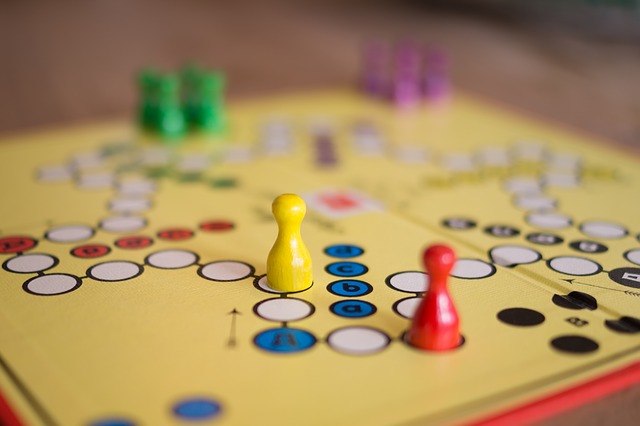 Spielfiguren auf einem Brettspiel