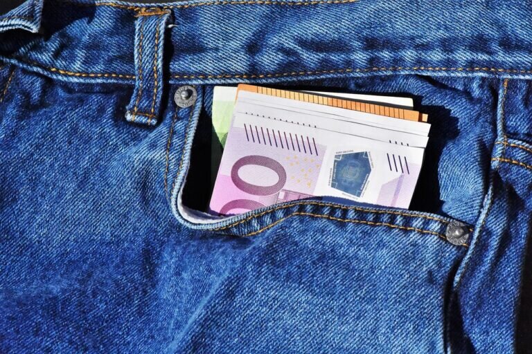 Geld in Hosentasche